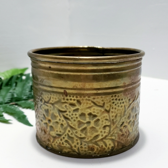 Vintage brass floral planter•Pressed floral design